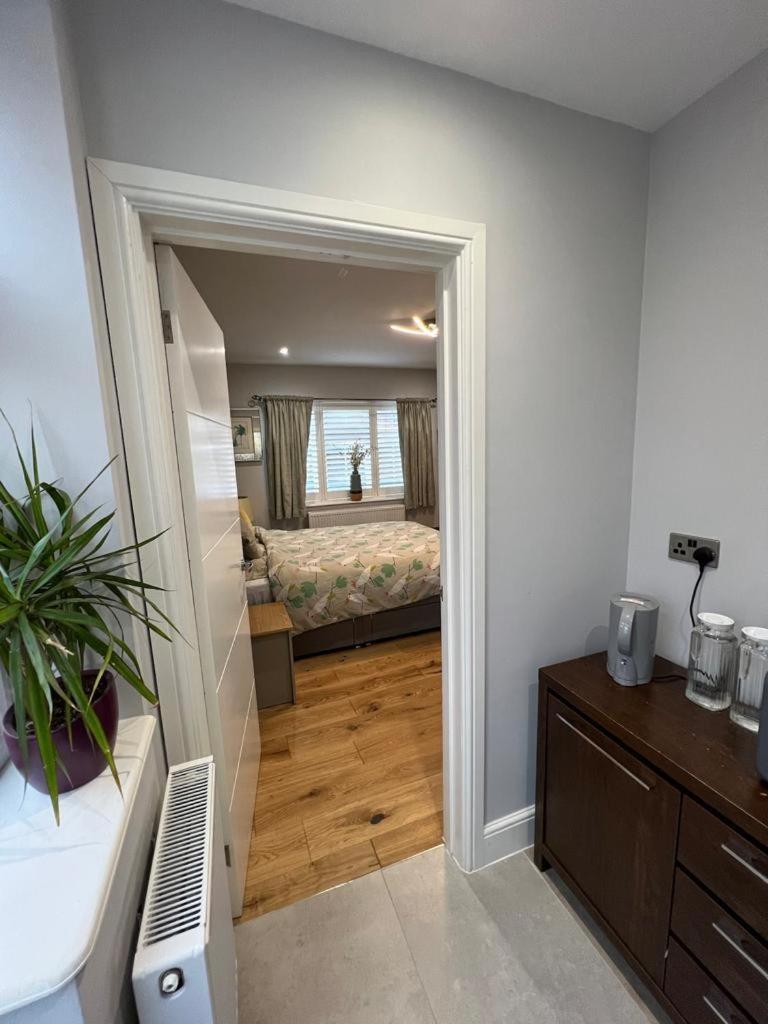 En-Suite Double Room - Private Entrance & Free Parking West Drayton  Εξωτερικό φωτογραφία